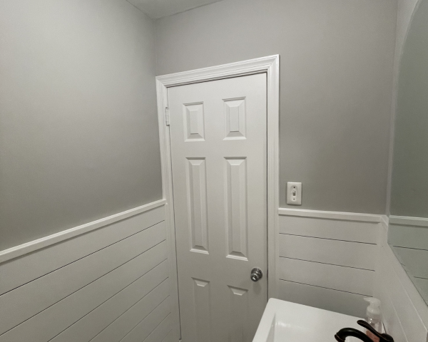 Interior painting in bathroom by Kenny's Painting